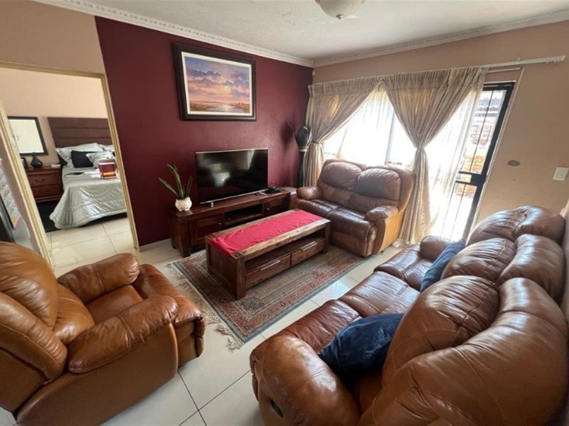 3 Bedroom Duplex For Sale in Heuwelsig Estate, Centurion - Photo 2
