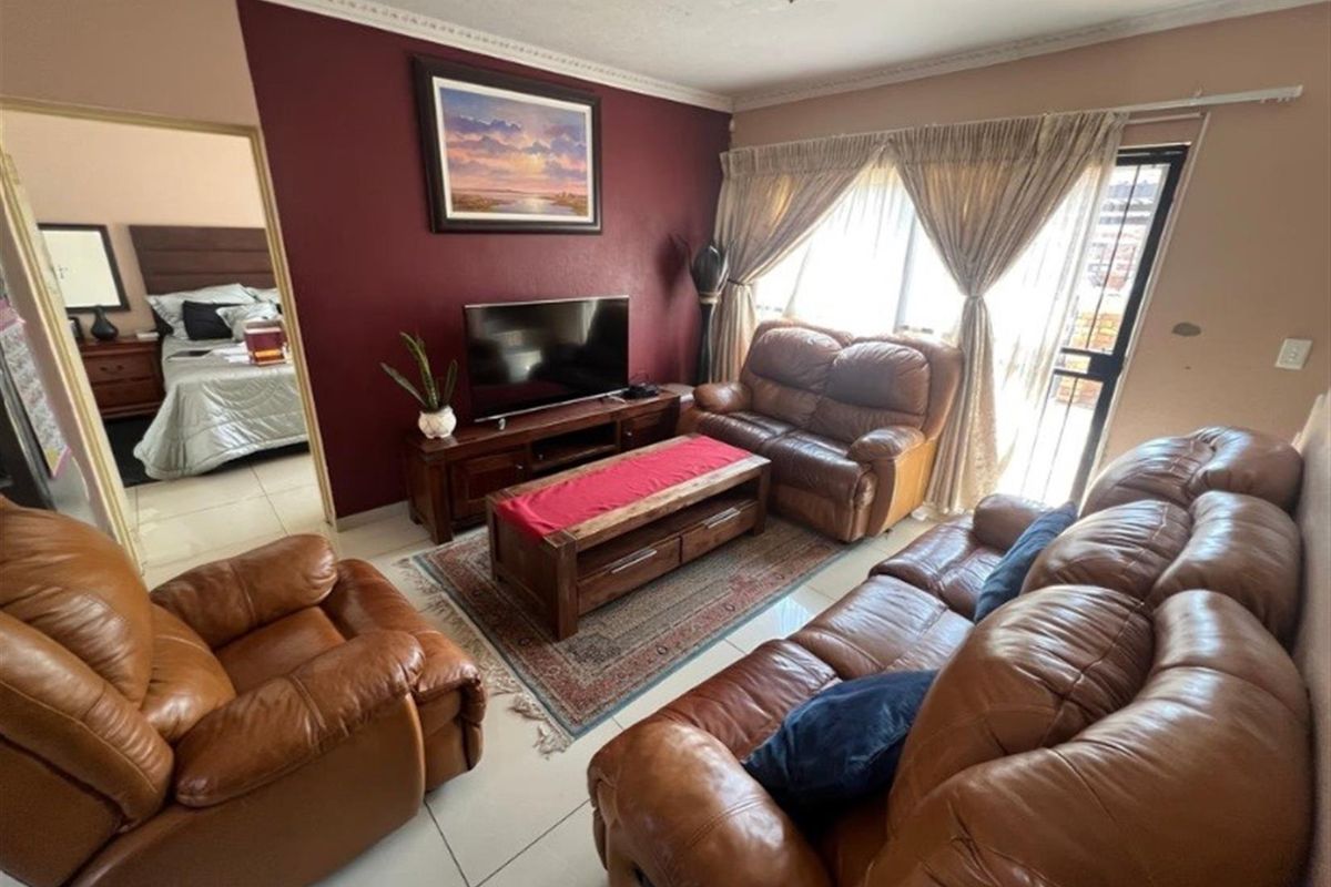 3 Bedroom Duplex For Sale in Heuwelsig Estate, Centurion - Photo 2