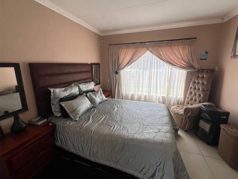 3 Bedroom Duplex For Sale in Heuwelsig Estate, Centurion - Photo 3