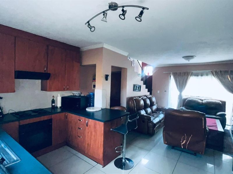 3 Bedroom Duplex For Sale in Heuwelsig Estate, Centurion - Photo 6