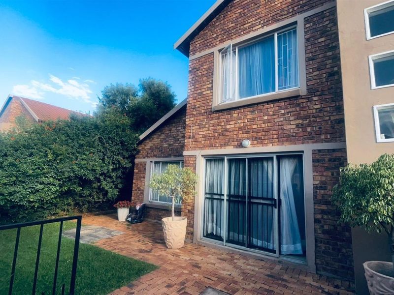 3 Bedroom Duplex For Sale in Heuwelsig Estate, Centurion - Photo 2