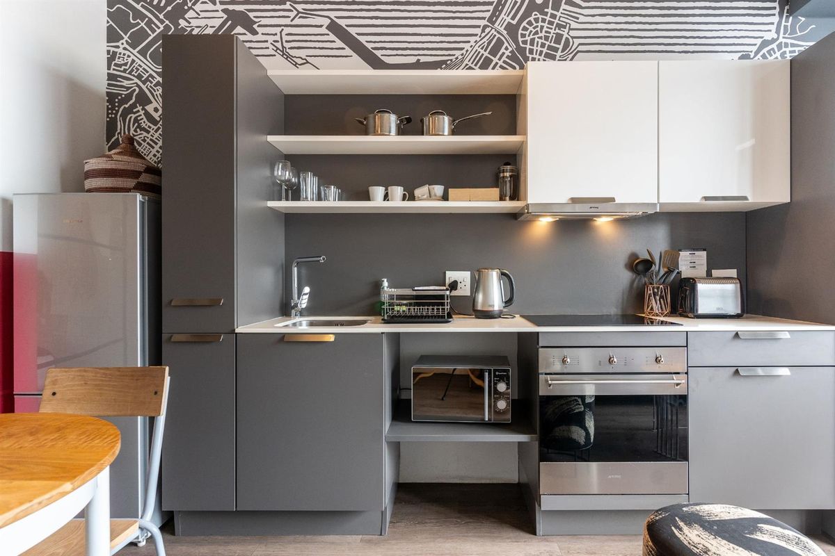 Fully Furnished 1-Bedroom Apartment in WEX1 | 4th Floor | Available 1 May for long term rental only - Photo 5