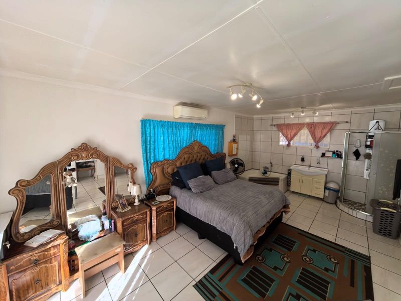 Dual Living Delight with Space, Comfort and Endless Possibilities in South Ridge, Kimberley - Photo 10