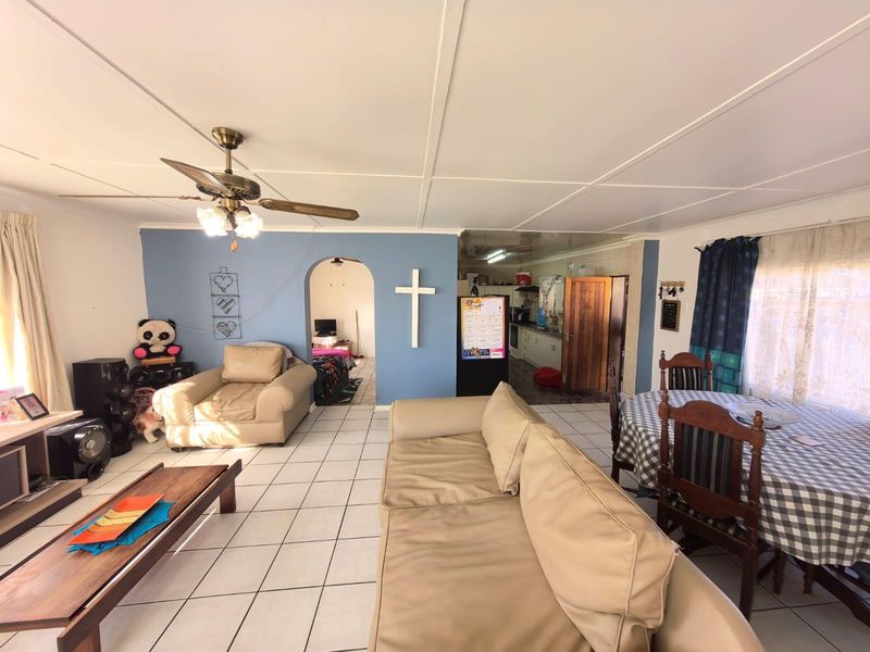Dual Living Delight with Space, Comfort and Endless Possibilities in South Ridge, Kimberley - Photo 3