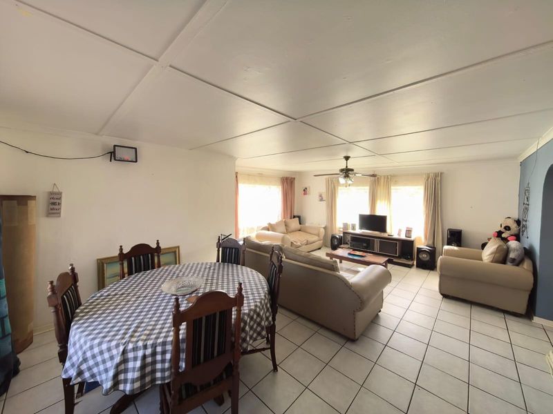 Dual Living Delight with Space, Comfort and Endless Possibilities in South Ridge, Kimberley - Photo 5