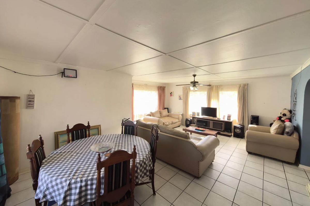 Dual Living Delight with Space, Comfort and Endless Possibilities in South Ridge, Kimberley - Photo 5