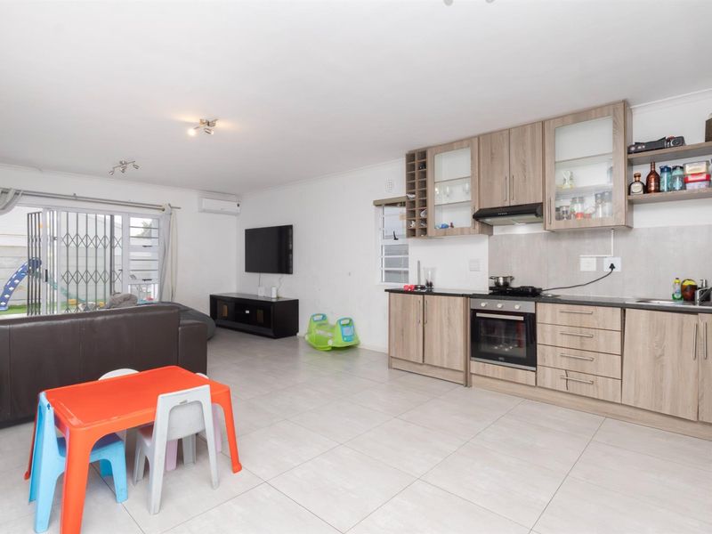 Modern 3 Bedroom Duplex with Garage and Private Yard in Parklands - Photo 6