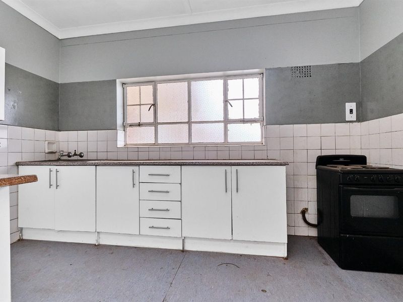 Spacious Top-Floor Apartment in the Heart of Florida CBD - Photo 6