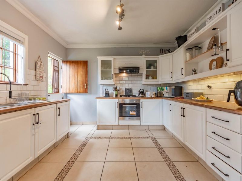 The Perfect Family Home, Private And Stylish - Photo 9