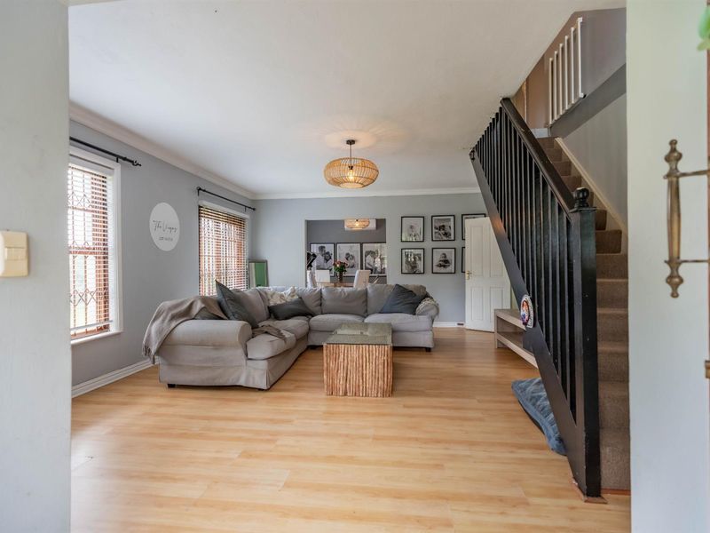 The Perfect Family Home, Private And Stylish - Photo 4