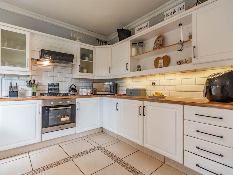 The Perfect Family Home, Private And Stylish - Photo 10