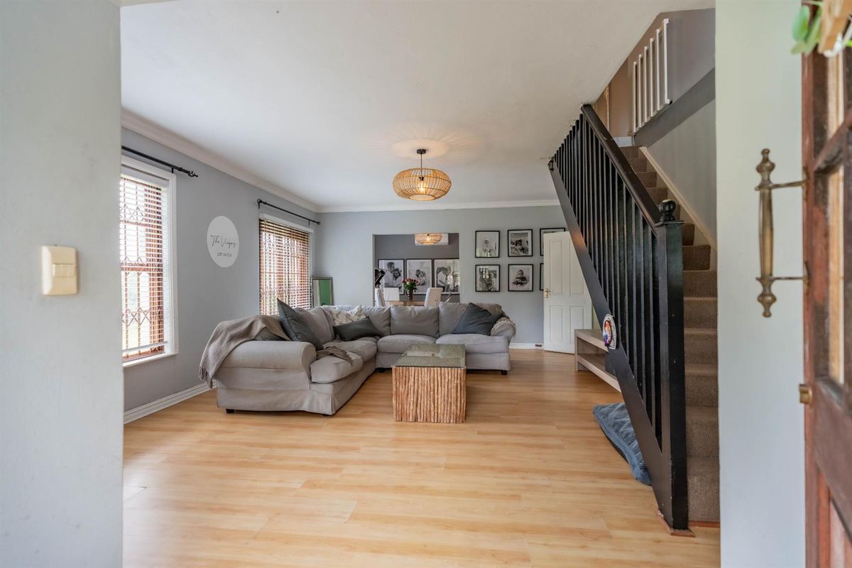 The Perfect Family Home, Private And Stylish - Photo 4