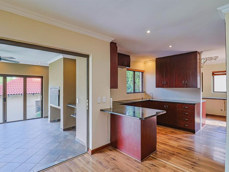 Stylish Family Living with a Versatile Flatlet in Prestigious Estate - Photo 5