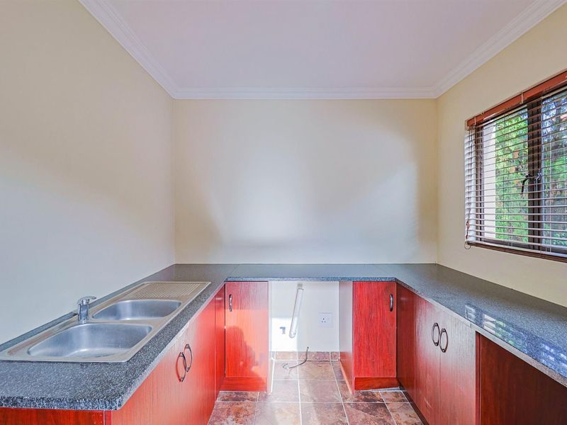 Stylish Family Living with a Versatile Flatlet in Prestigious Estate - Photo 9