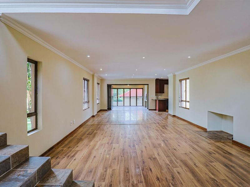 Stylish Family Living with a Versatile Flatlet in Prestigious Estate - Photo 4