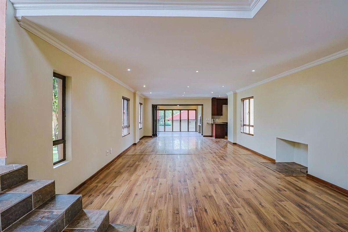 Stylish Family Living with a Versatile Flatlet in Prestigious Estate - Photo 4