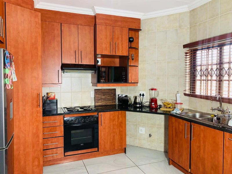 2 Bedroom, 2 Bathroom Apartment For Sale in Heatherview, Akasia - Photo 3