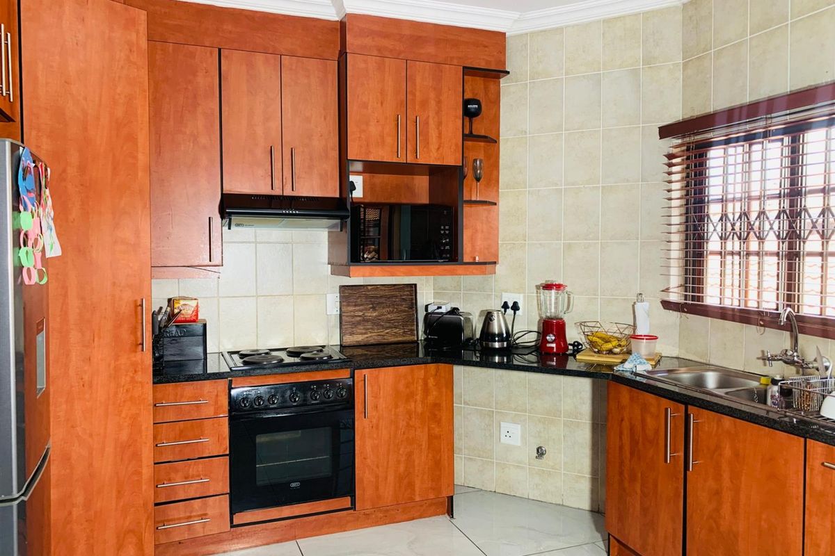 2 Bedroom, 2 Bathroom Apartment For Sale in Heatherview, Akasia - Photo 3