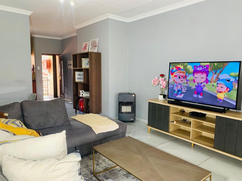 2 Bedroom, 2 Bathroom Apartment For Sale in Heatherview, Akasia - Photo 10