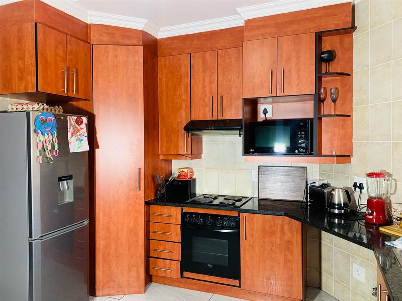 2 Bedroom, 2 Bathroom Apartment For Sale in Heatherview, Akasia - Photo 4