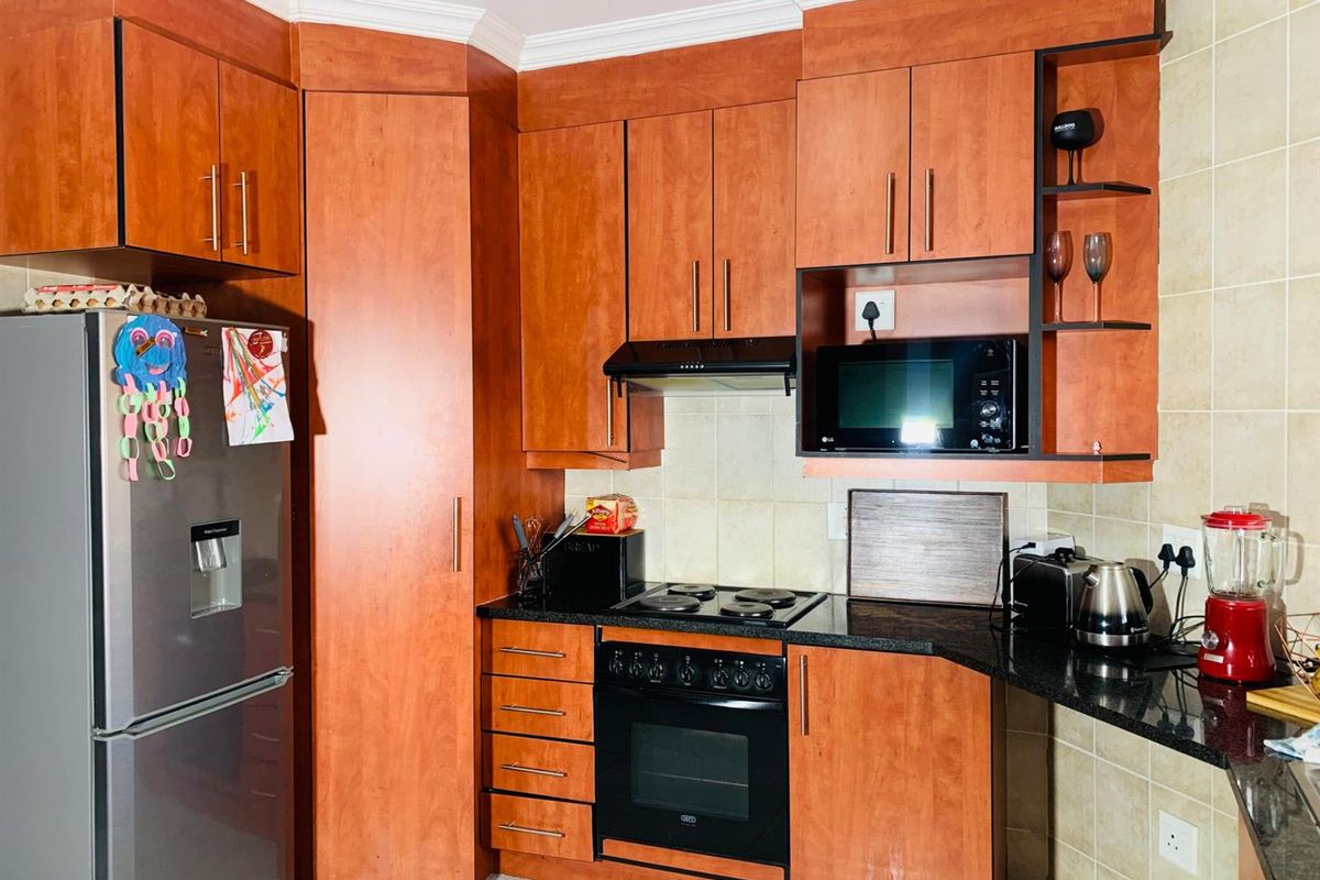 2 Bedroom, 2 Bathroom Apartment For Sale in Heatherview, Akasia - Photo 4