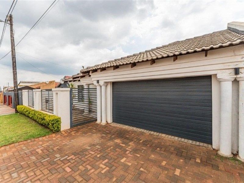 House For Sale in Protea Glen, Soweto - Photo 9