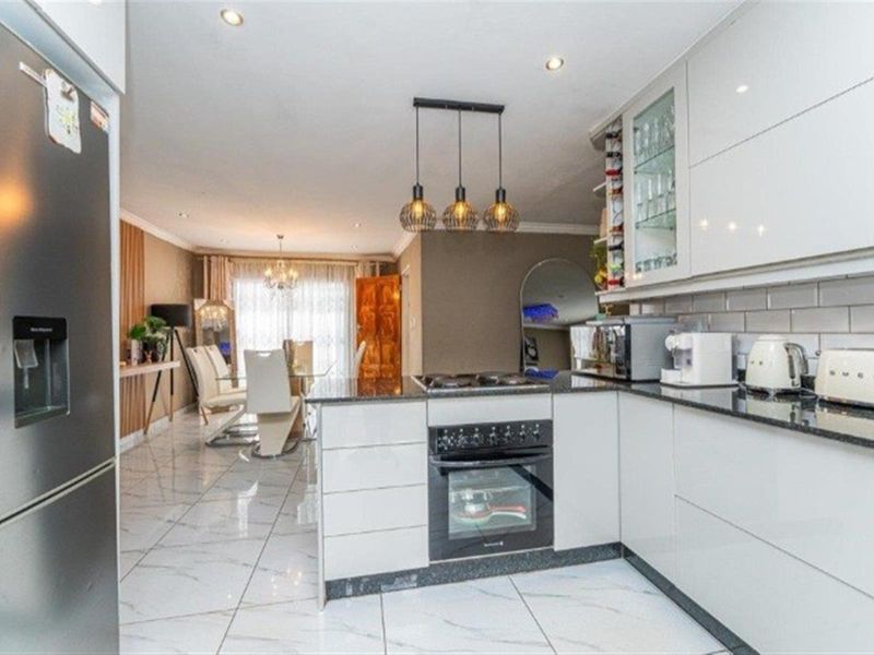 House For Sale in Protea Glen, Soweto - Photo 4