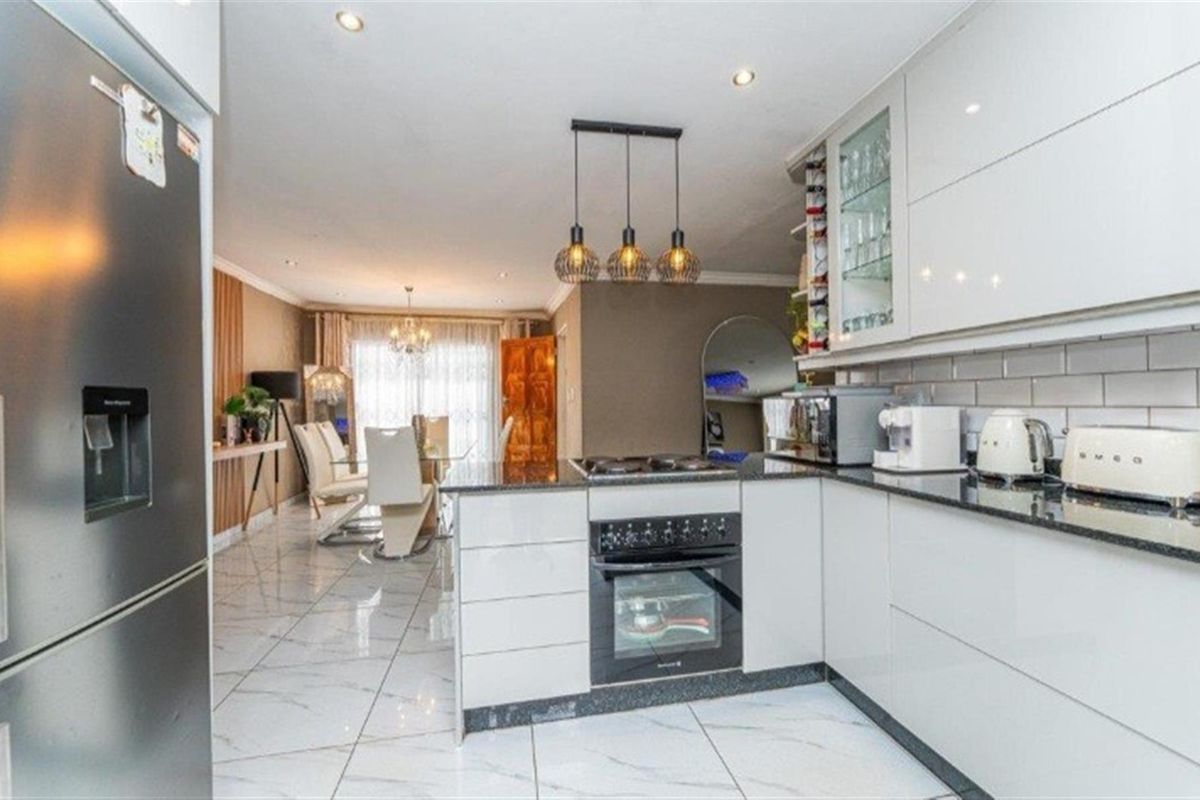 House For Sale in Protea Glen, Soweto - Photo 4