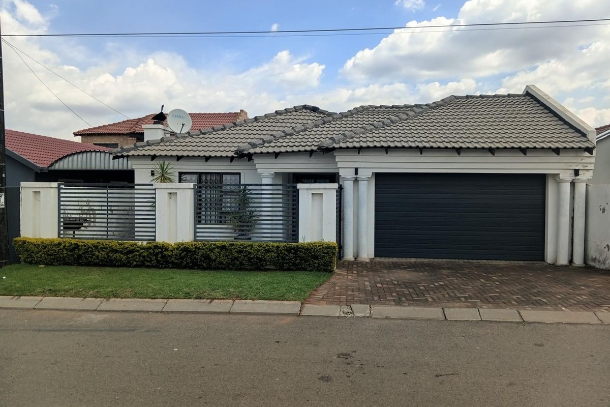 House For Sale in Protea Glen, Soweto - Photo 3