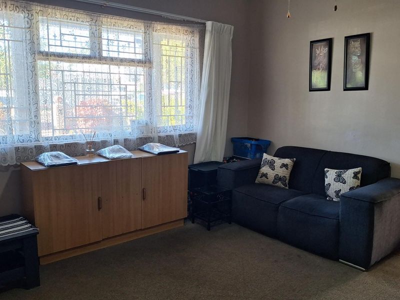 Great Investment Opportunity - Main House + Spacious Flat in Berea - Photo 8