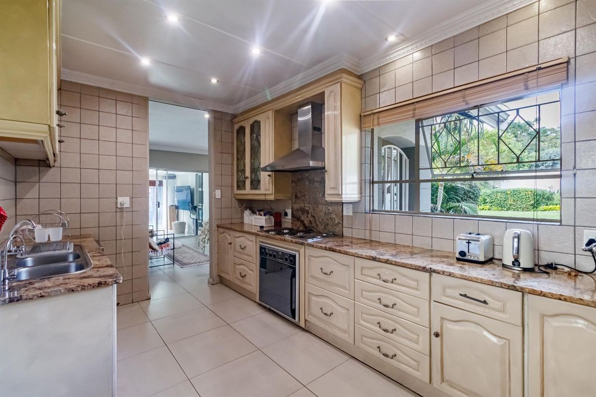 4 Bedroom house To Rent in Beverley Gardens Randburg - Photo 4