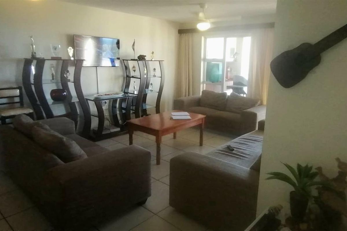 Sea View Apartment for sale, Uvongo, Kwazulu-Natal - Photo 2