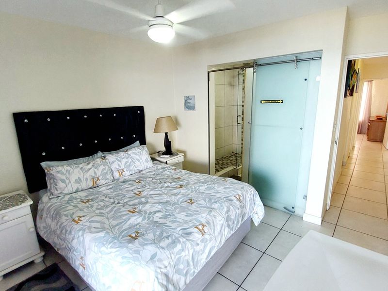 Sea View Apartment for sale, Uvongo, Kwazulu-Natal - Photo 9