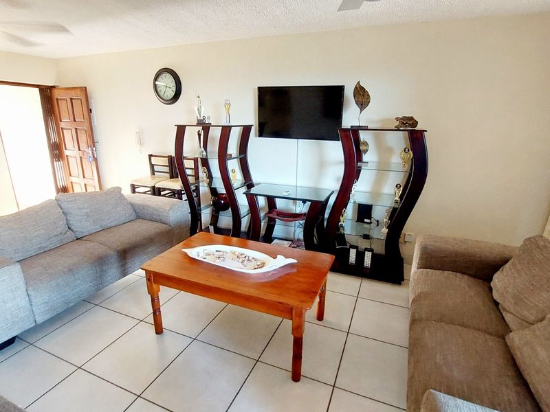 Sea View Apartment for sale, Uvongo, Kwazulu-Natal - Photo 3