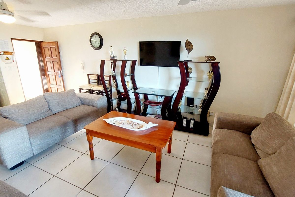 Sea View Apartment for sale, Uvongo, Kwazulu-Natal - Photo 3