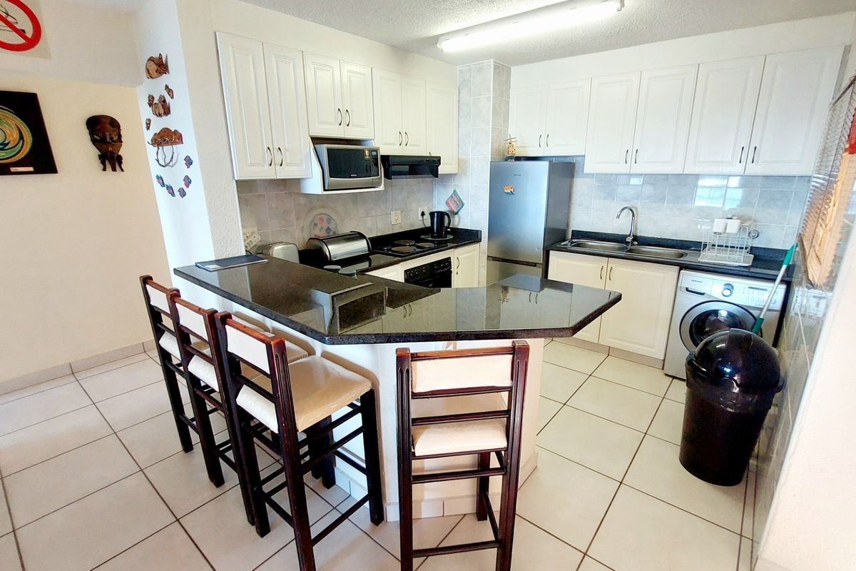 Sea View Apartment for sale, Uvongo, Kwazulu-Natal - Photo 5