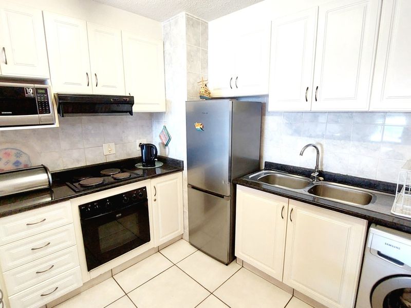 Sea View Apartment for sale, Uvongo, Kwazulu-Natal - Photo 6