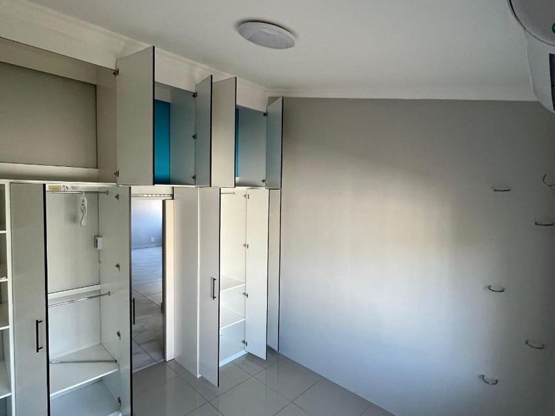 Modern, fully air-conditioned two-bedroom flat available in a safe and secure suburb. - Photo 6
