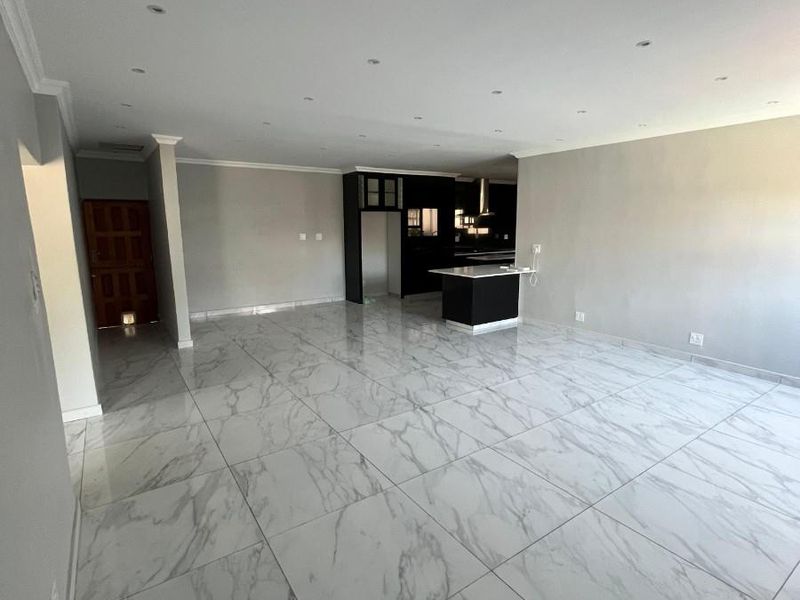 Modern, fully air-conditioned two-bedroom flat available in a safe and secure suburb. - Photo 2