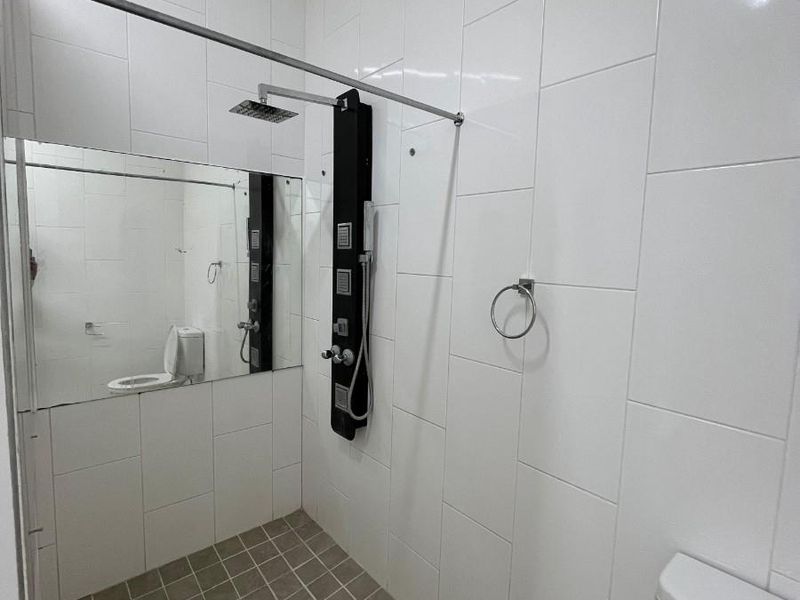 Modern, fully air-conditioned two-bedroom flat available in a safe and secure suburb. - Photo 10
