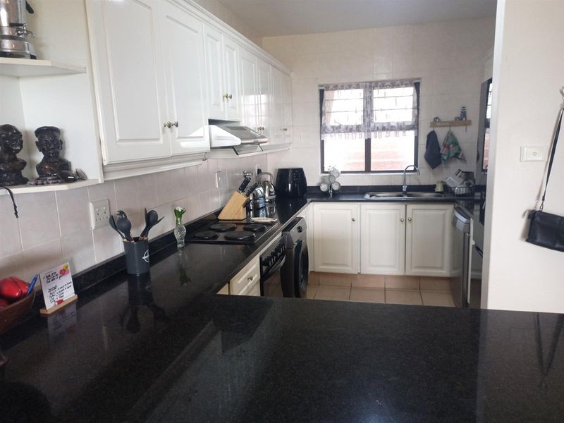 Apartment To Rent in Ballito Central Ballito KwaZulu Natal - Photo 2