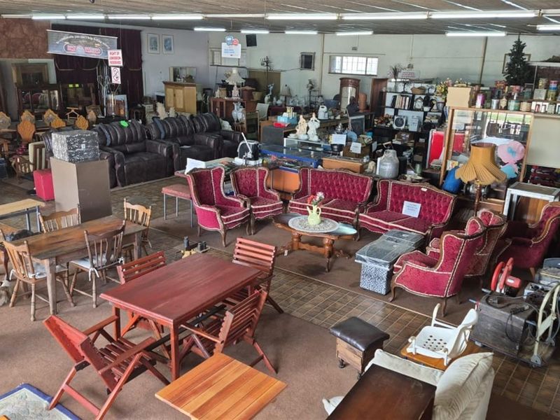 Commercial Property With Retail, Storage and Workshop Space - Louis Trichardt - Photo 4