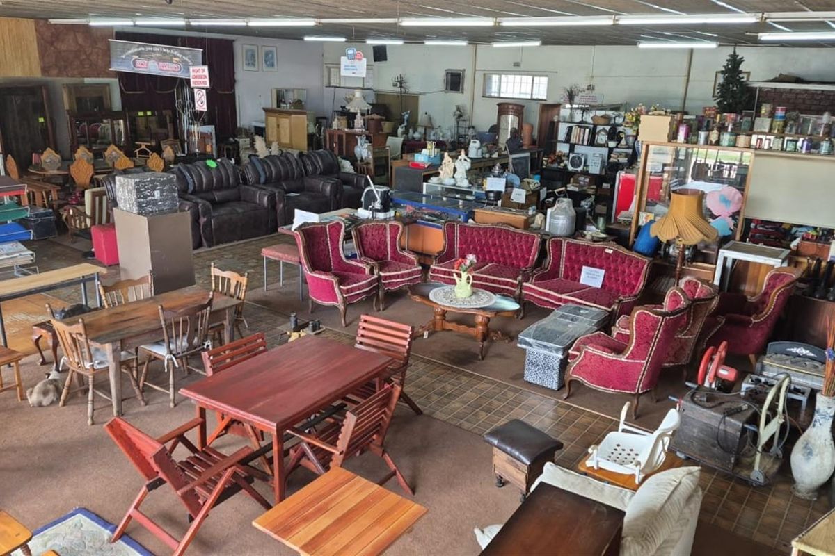 Commercial Property With Retail, Storage and Workshop Space - Louis Trichardt - Photo 4