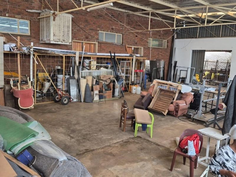 Commercial Property With Retail, Storage and Workshop Space - Louis Trichardt - Photo 5
