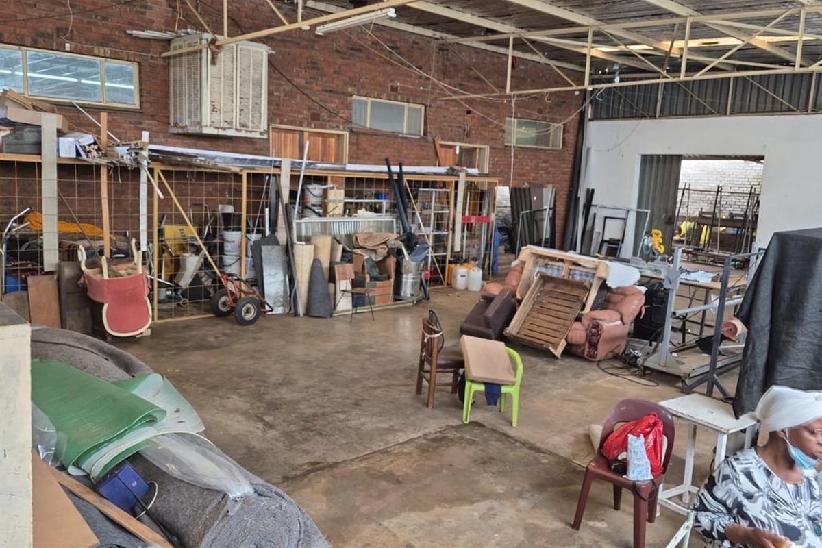 Commercial Property With Retail, Storage and Workshop Space - Louis Trichardt - Photo 5