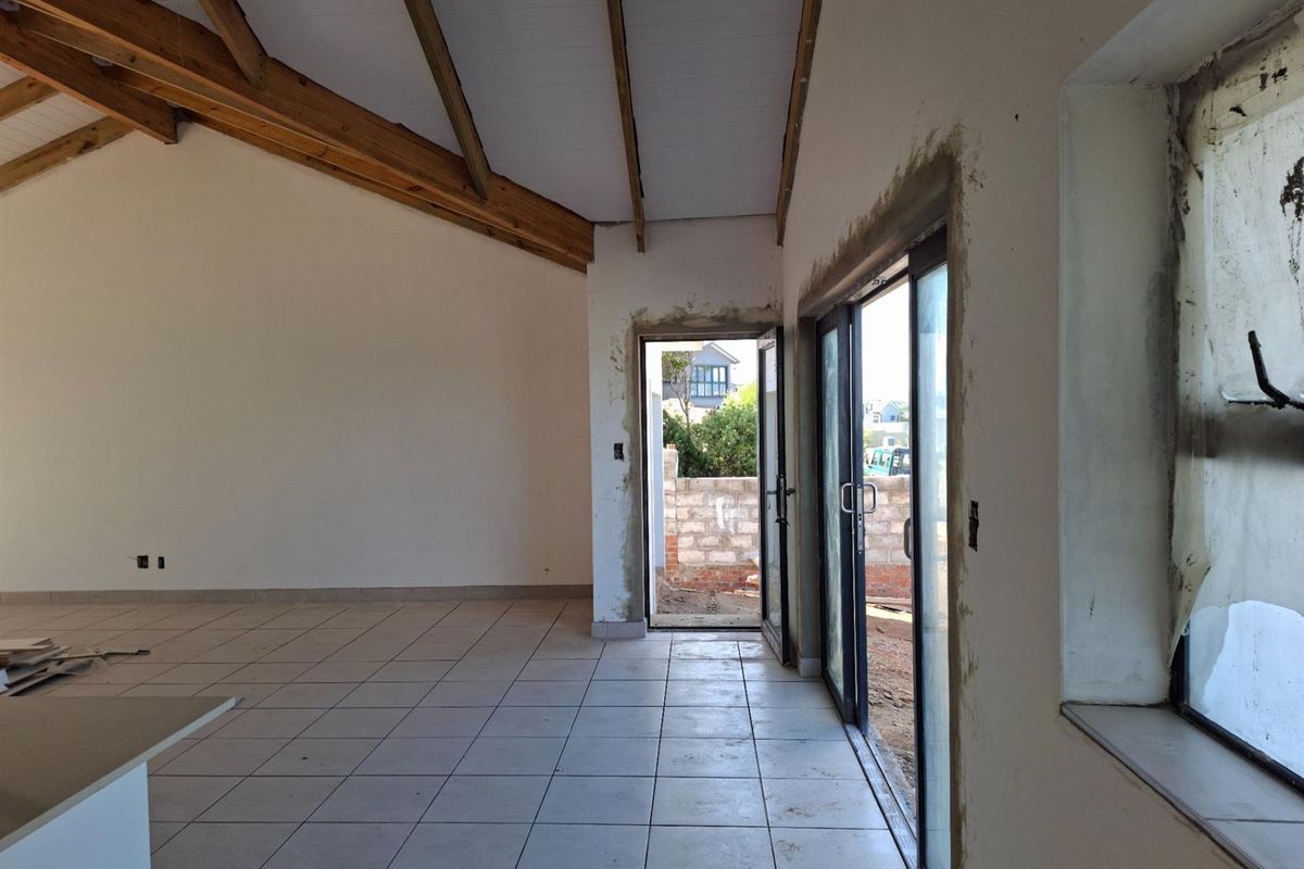 Contemporary Coastal Elegance  Brand-New Home in Melkhout Estate - Photo 4