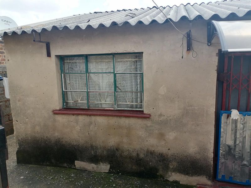 House For Sale in Entshonalanga, Tembisa - Photo 9