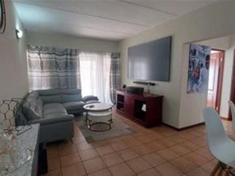 2-Bedroom Townhouse To Rent in Sasolburg Central, Sasolburg - Photo 7