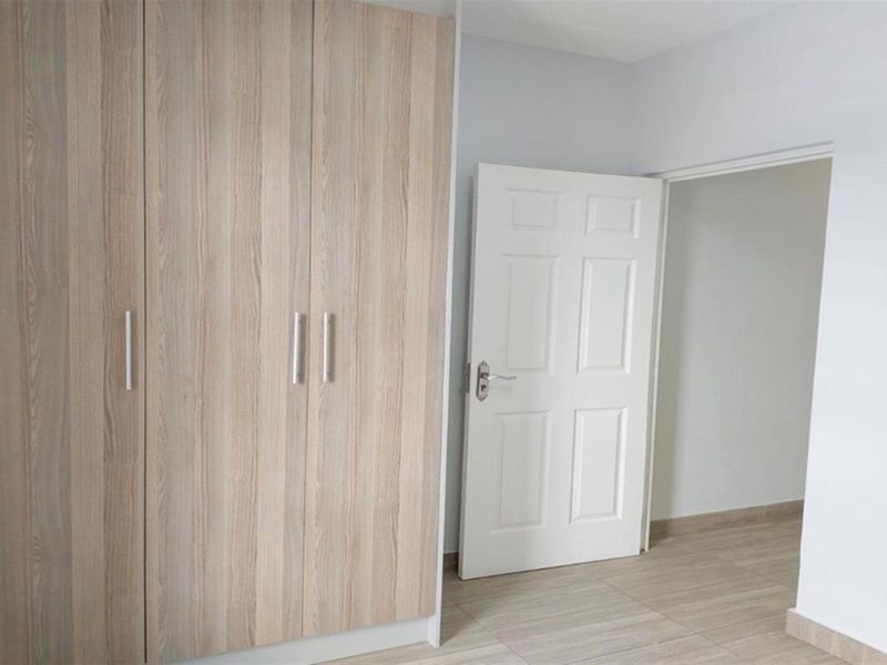 Ground floor apartment For Sale in Parklands North, Blouberg - Photo 6