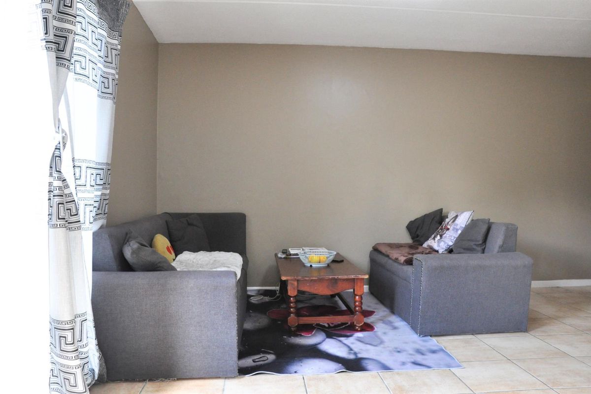 For Sale - Charming 2 Bedroom, Ground floor Apartment in Strand - Photo 5